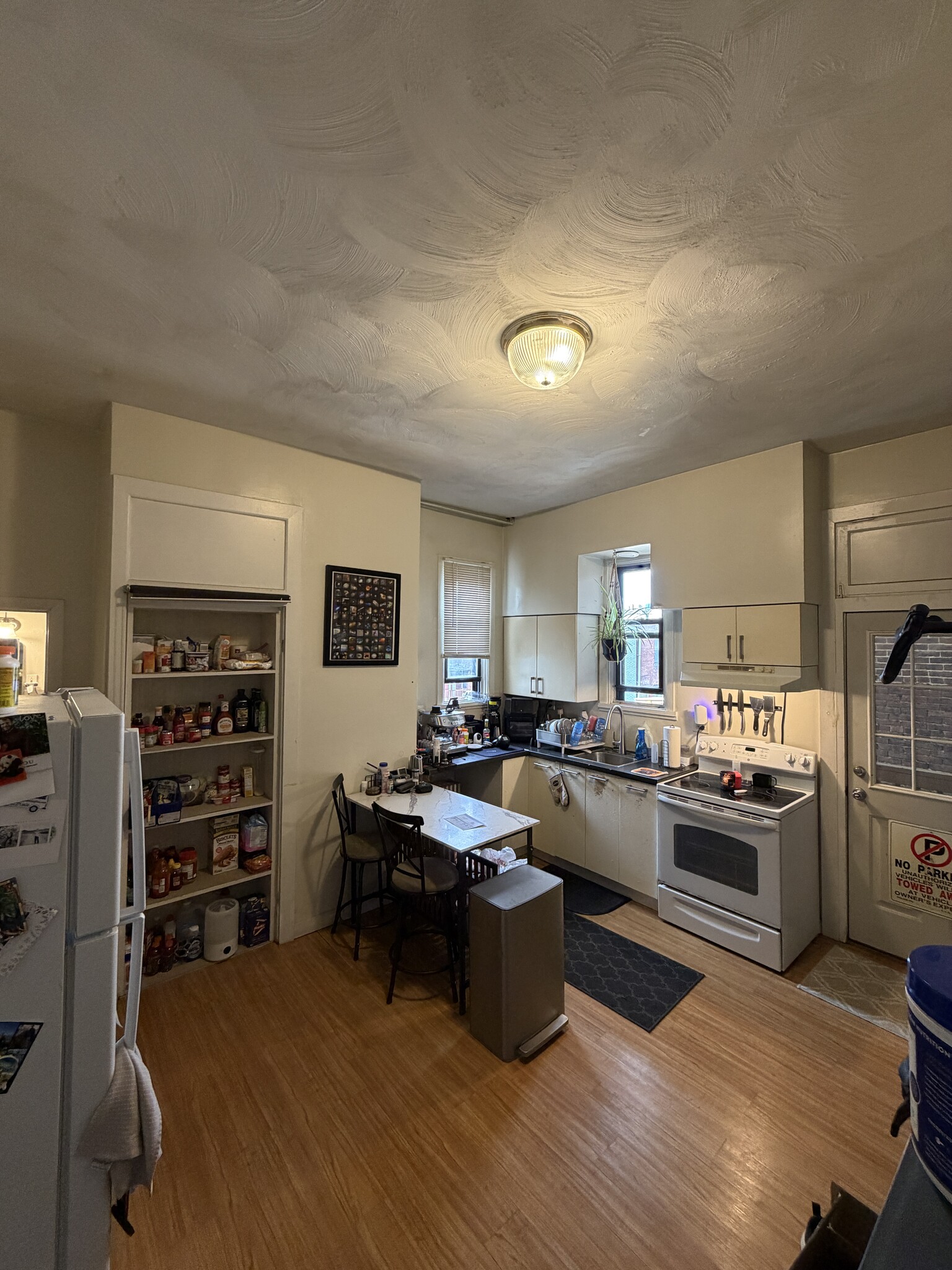 Kitchen, Unit 1 - 3313 Ward St