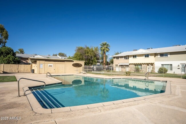 Building Photo - 12 E Hermosa Dr