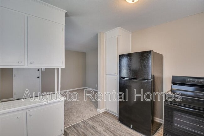 Building Photo - 325 B Verdery Drive