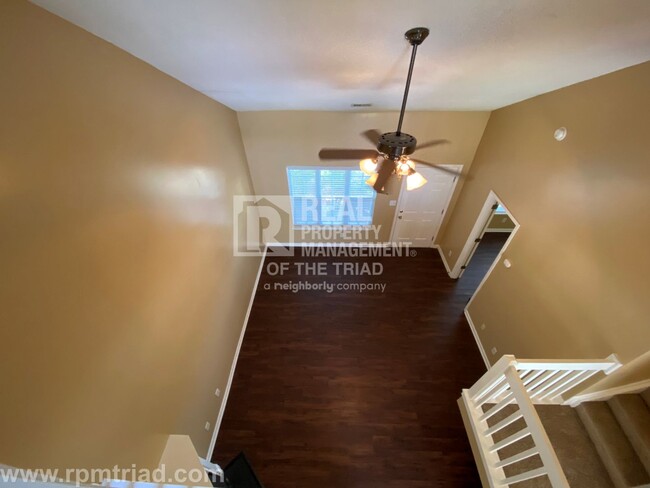 Building Photo - *Move In Special* Spacious 2BR/2.5BA End U...