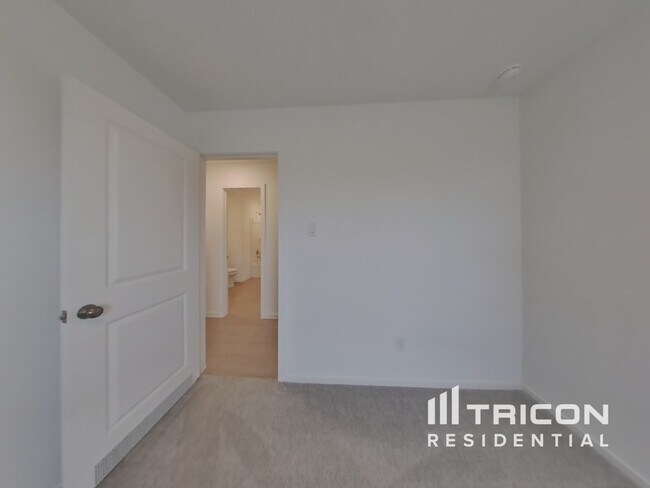 Building Photo - 3013 Dawn Sound Dr