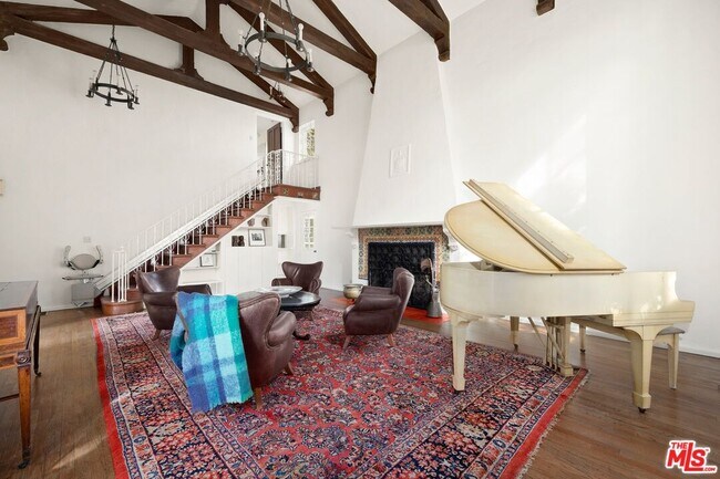 Building Photo - 311 Amalfi Dr