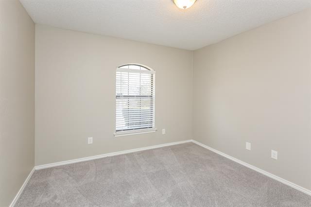 Building Photo - 521 Anglebluff Dr