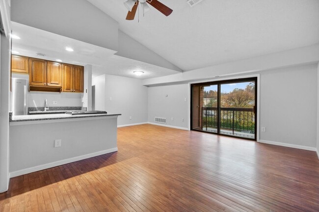 Building Photo - Open Concept and Renovated Top Level Condo. Close to BWI, Ft. Meade & NSA