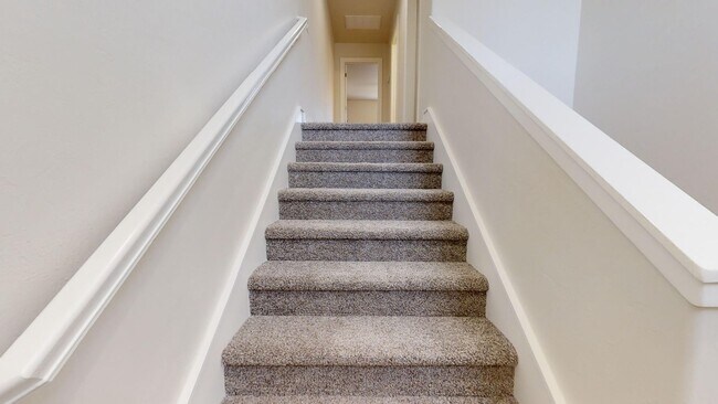 Building Photo - 3 bed 2 bath on West side Norman in gated ...