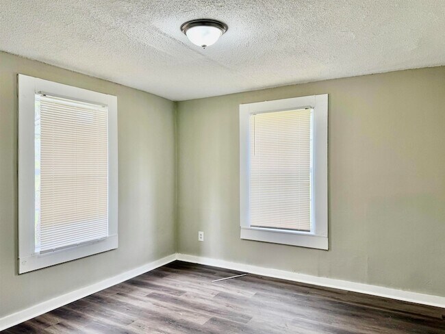 Building Photo - 1448 Menager Rd