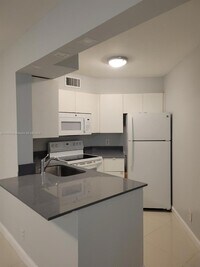 Building Photo - 216 Lake Pointe Dr