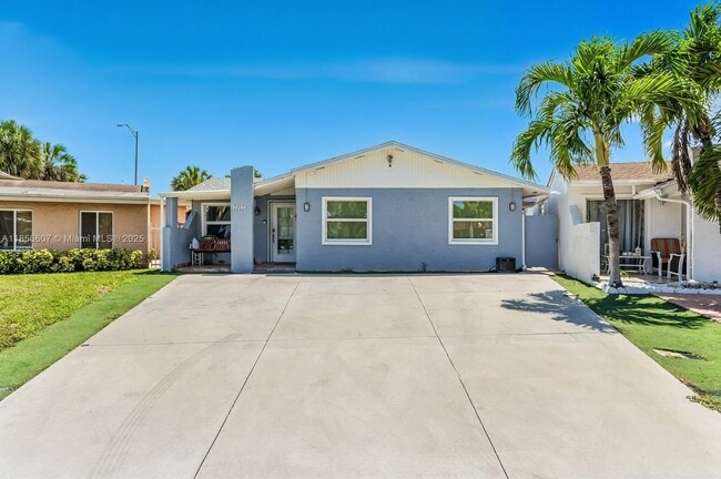 Building Photo - 2322 SW 106th Ct