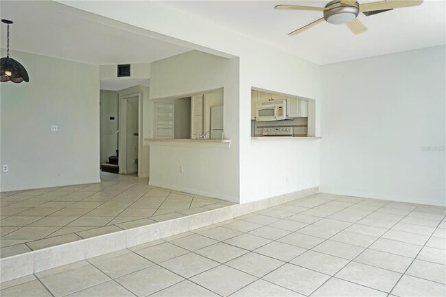 Building Photo - 215 Mango Dr