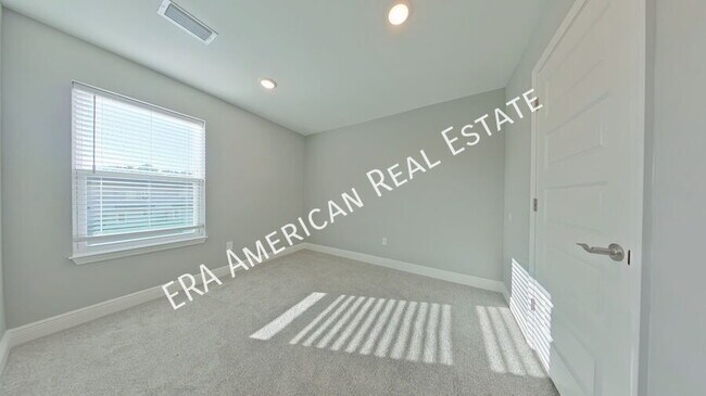 Building Photo - 808 Kenneth Dr