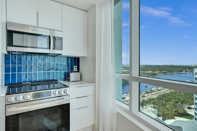 Building Photo - 4401 Collins Ave