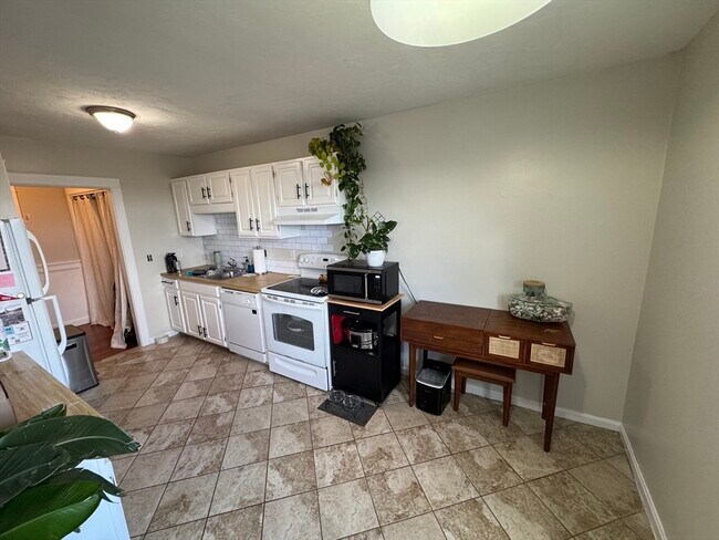 Building Photo - 21 Middlesex Ave