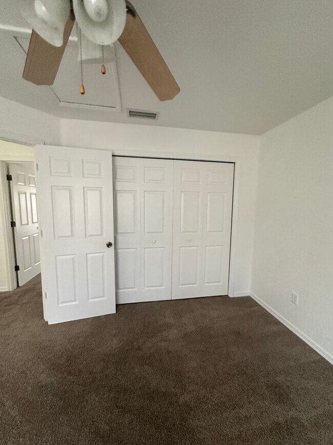 Building Photo - Marion Oaks North