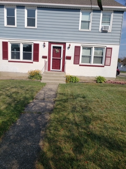 Building Photo - 51 Montfort Dr
