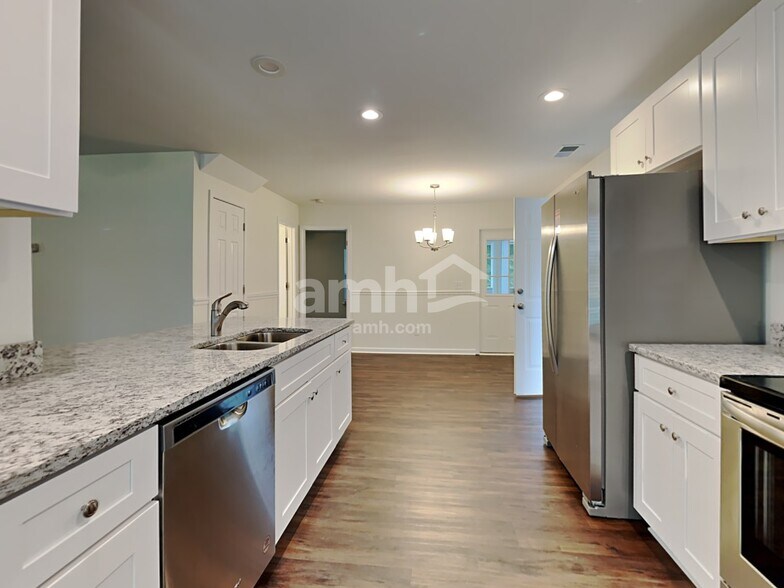 Building Photo - 144 Old Pond Cir