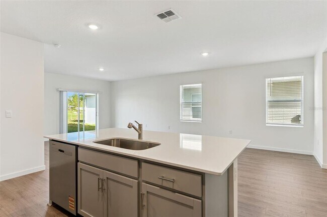 Building Photo - 2113 Walnut Crk Dr