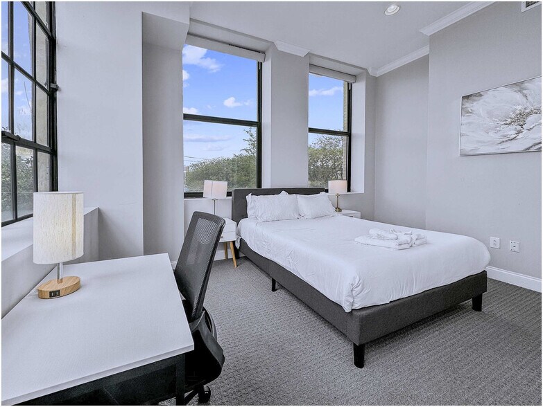 Building Photo - 1421 N 5th St