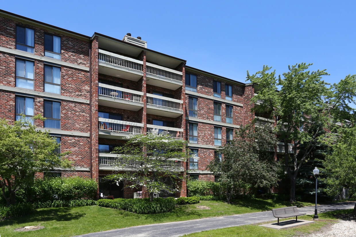 Lake House Apartments Wheeling