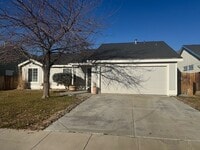 Building Photo - <b> Refreshed Three Bedroom near Grocery Outlet<br><br>