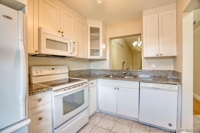 Building Photo - 3151 SE Aster Ln