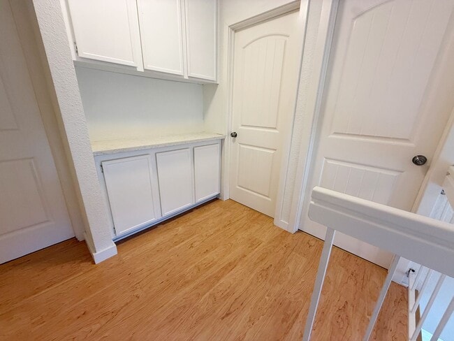 Building Photo - Stunningly Upgraded 3 Bed/2.5 Bath Home