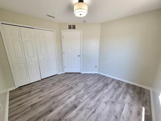 Building Photo - 7916 Roundelay Dr