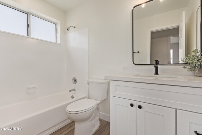 Building Photo - 829 N Bluejay Dr