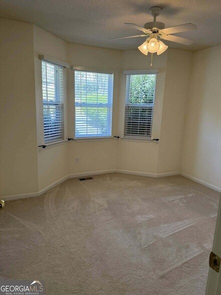 Building Photo - 72 Victorian Cir
