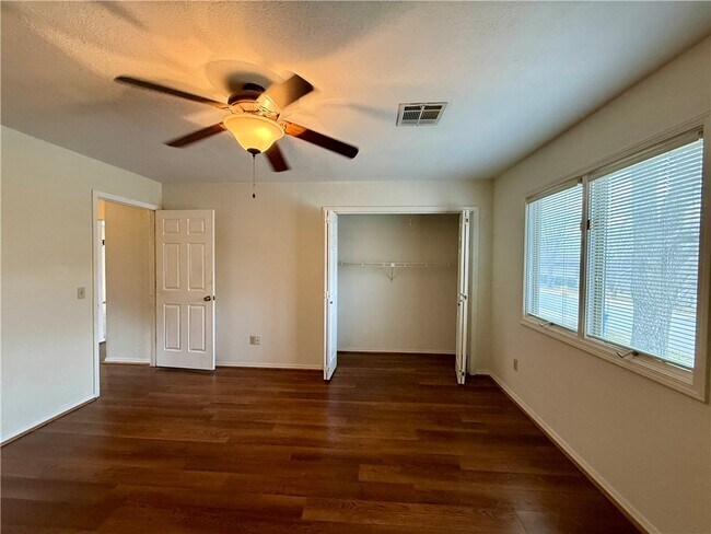 Building Photo - 9 Dunedin Dr