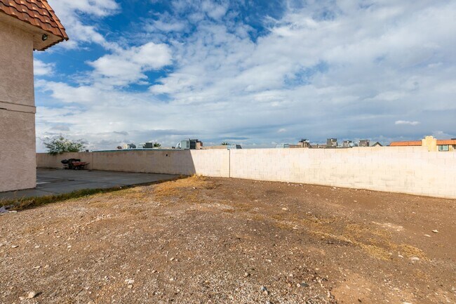 Building Photo - 6987 Mendon Ln