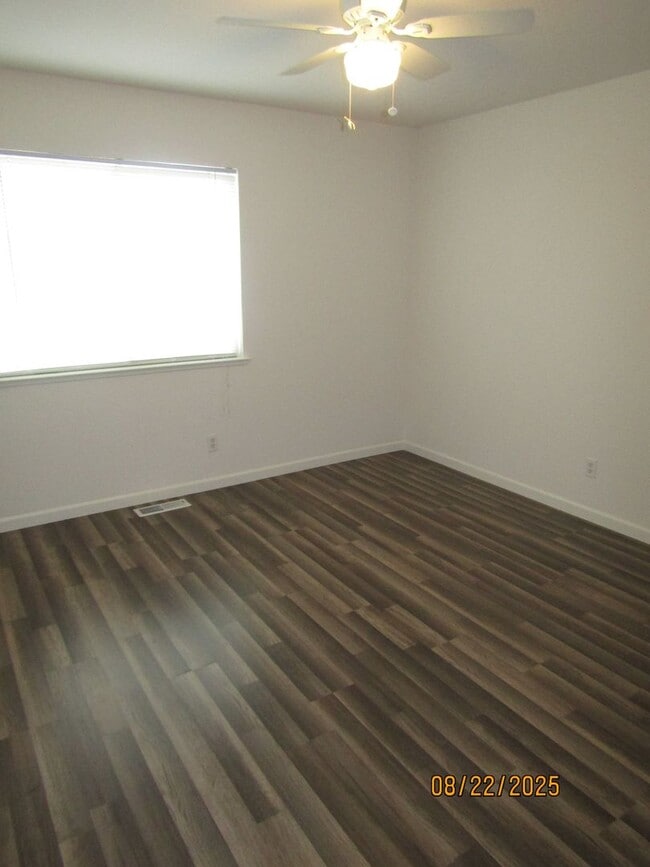 Building Photo - Beautiful Home Near Golf Course!! Brand ne...