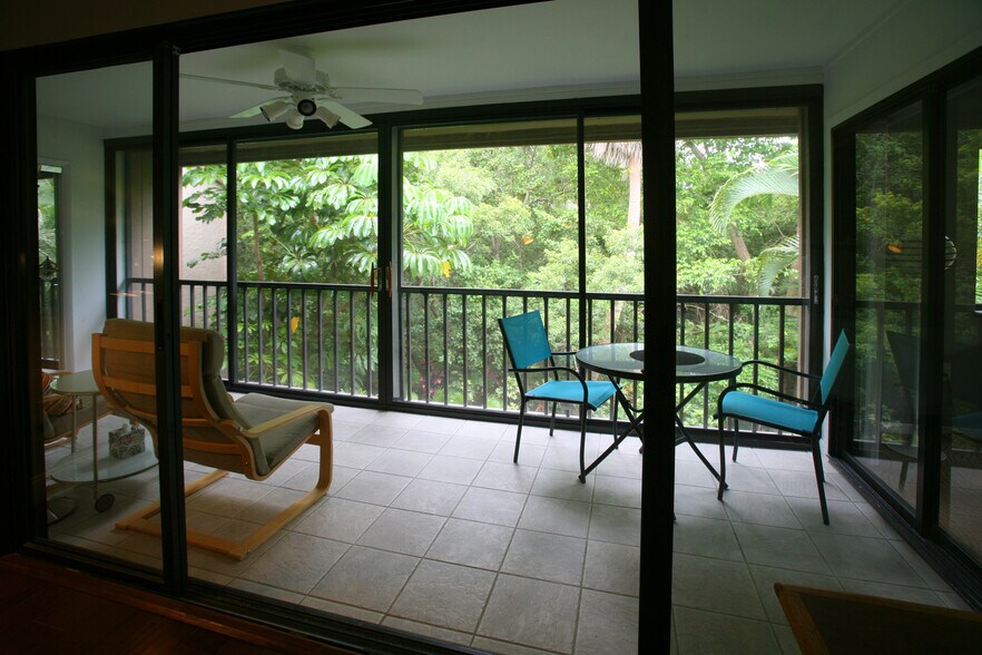screen/glass balcony - 1636 Brookhouse Dr