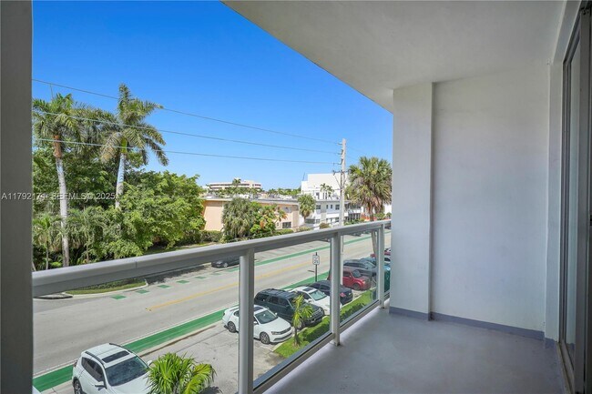 Building Photo - 9381 E Bay Harbor Dr