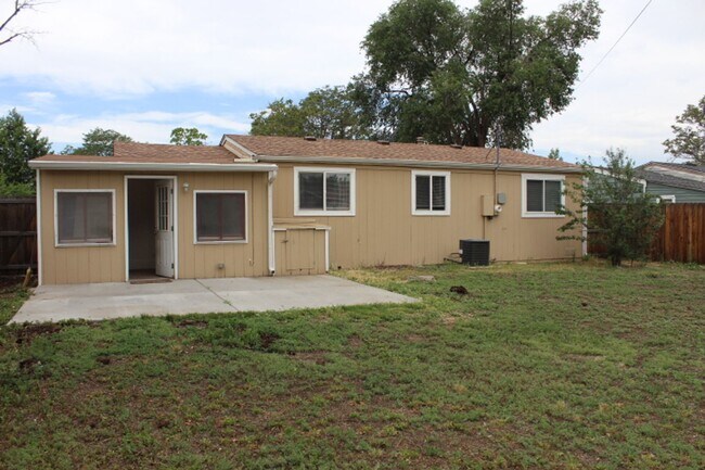 Building Photo - 3 BR/ 1 BA Ranch home in Commerce City!