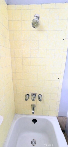 Building Photo - 1342 E 77th Pl