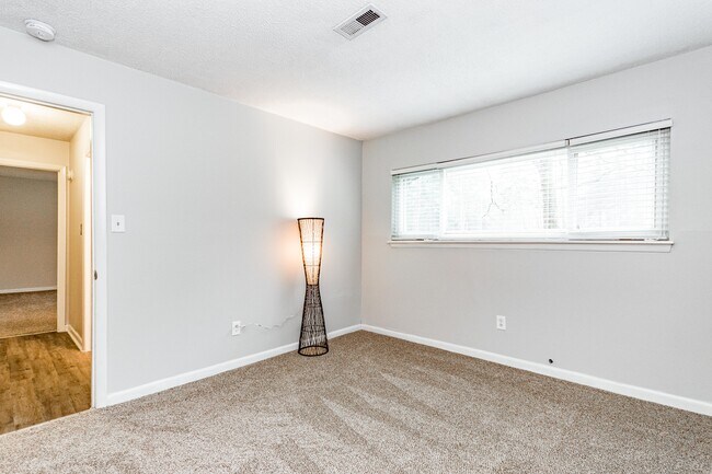 Building Photo - 631 Pine Ridge Pl