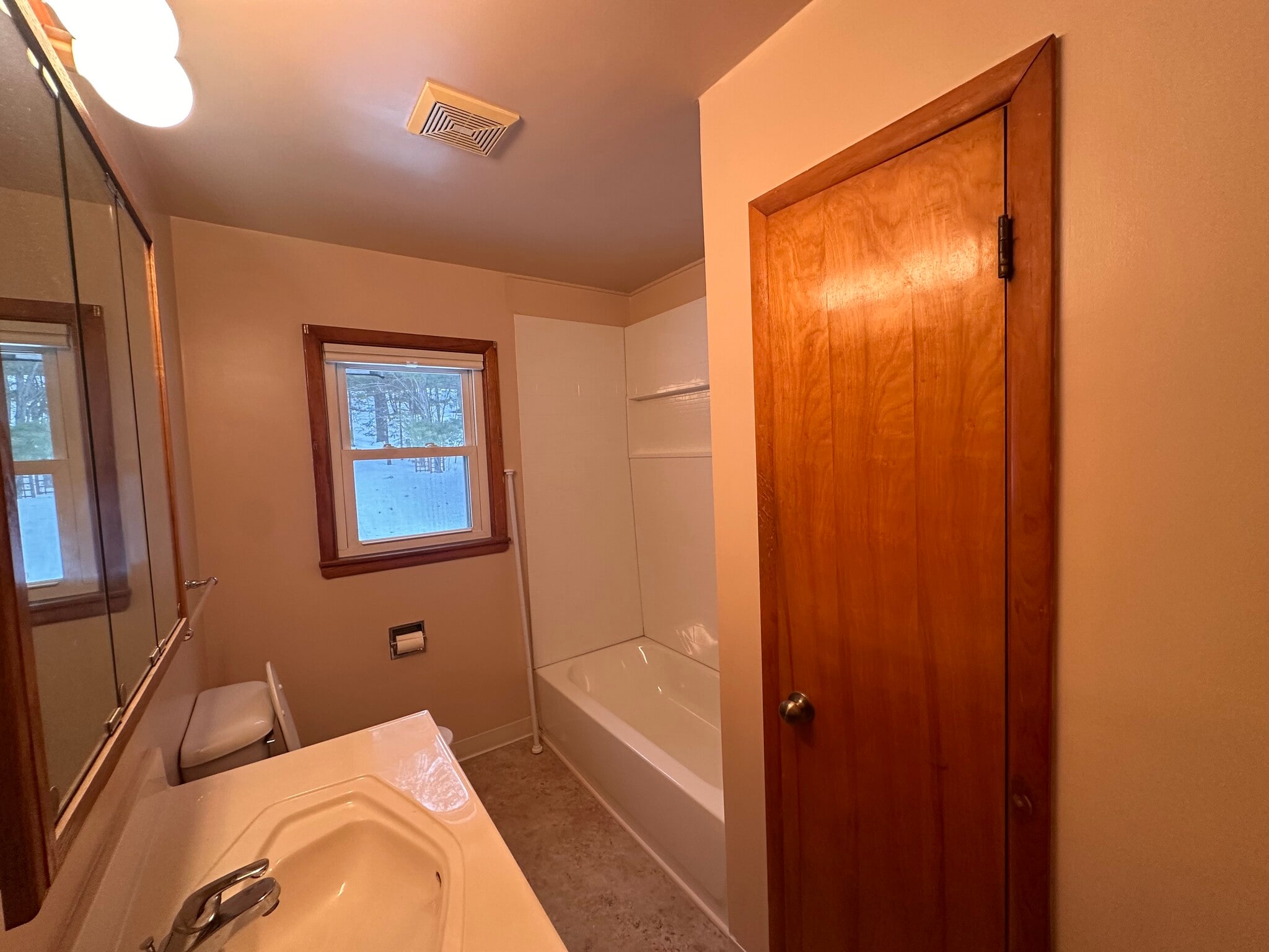 Building Photo - 1825 W Fair Ave