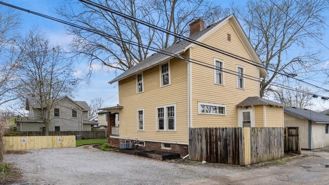 Building Photo - Single-family historic home in West Central with porch and private courtyard.