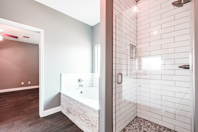 Building Photo - 8515 Holly Spring Ln