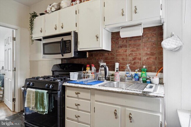 Building Photo - 3215 Hamilton St