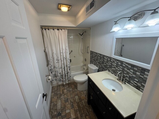 Building Photo - Spacious Well Kept Condo in West County (Ballwin) - RENT WITH AN OPTION TO PURCHASE