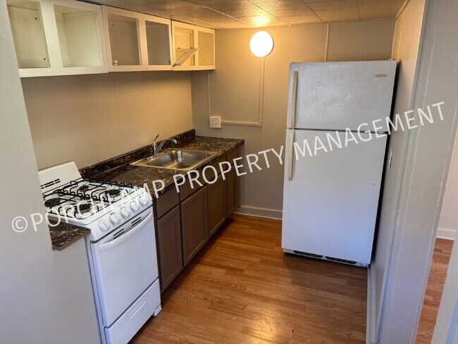Building Photo - 2051 Sisson St