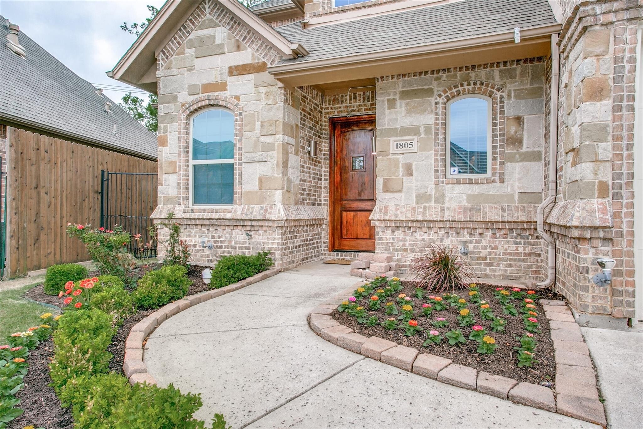 Building Photo - 1805 Castle Ct