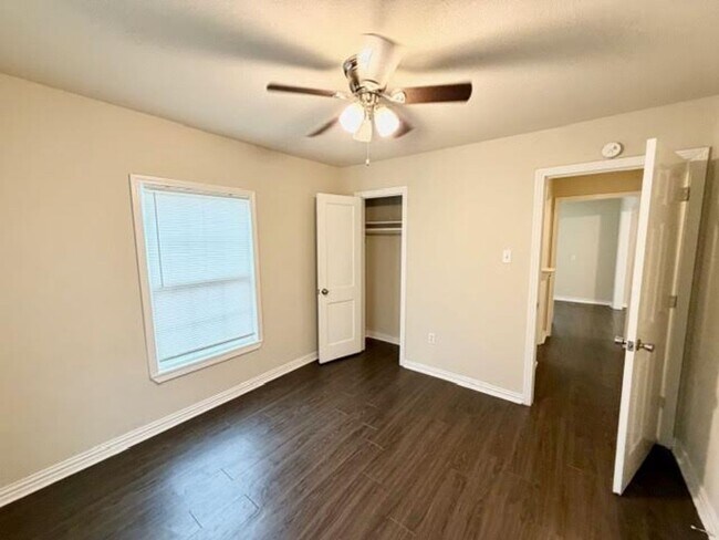 Building Photo - La Clede Properties