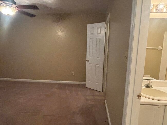 Building Photo - 447 Richview Park Cir W