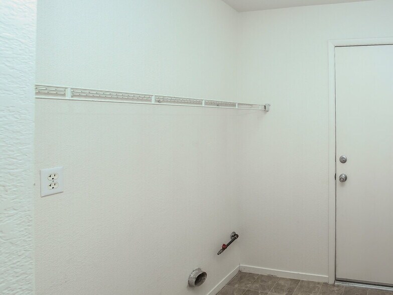 Building Photo - 265 Prairie Rose St