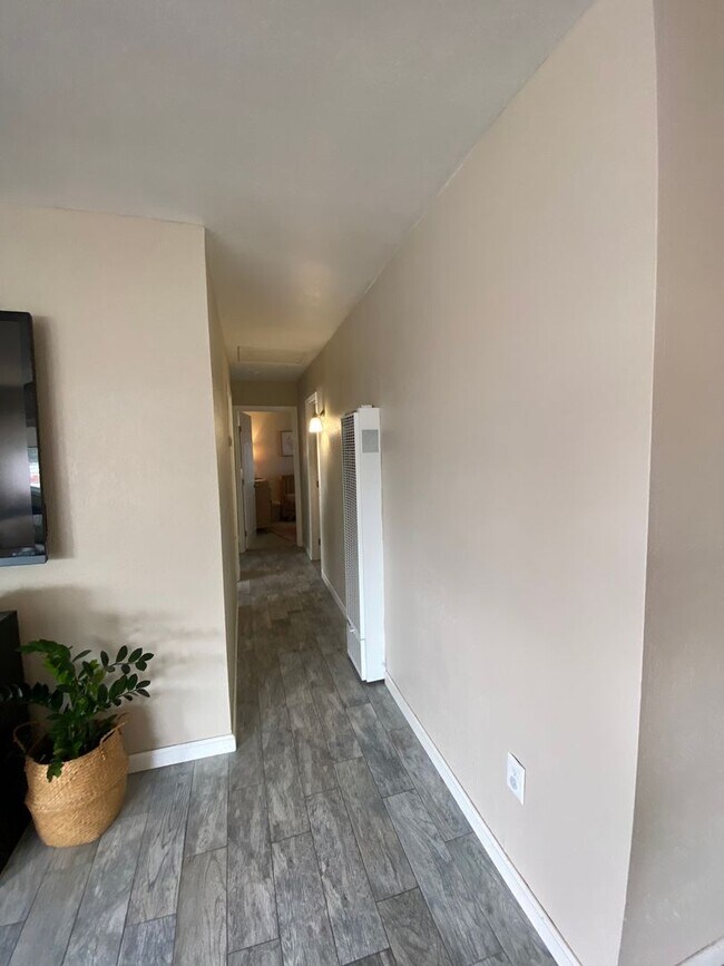 Building Photo - Gorgeous, Spacious 3 bed / 1 bath located near Encanto, San Diego!