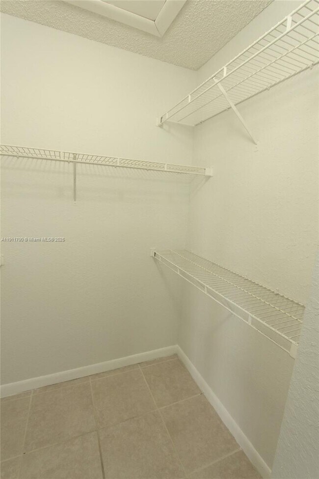 Building Photo - 2881 N Oakland Forest Dr