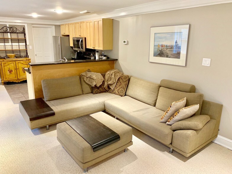 Building Photo - 3828 Cathedral Ave NW