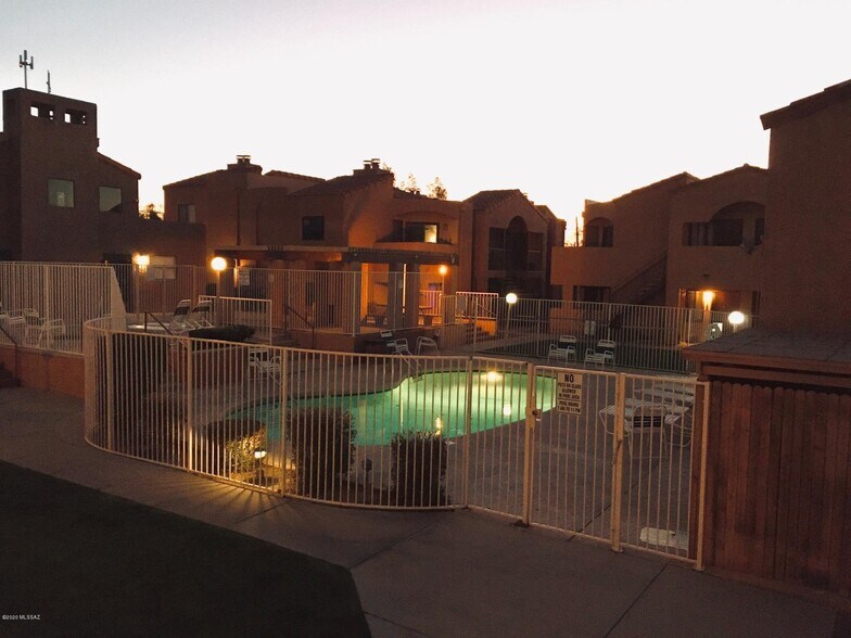 Building Photo - 1745 E Glenn St